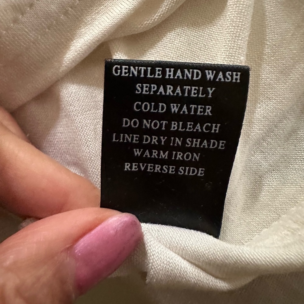 Short Sleeves Ivory S/M T Shirt With Sequins Butterfly Applique BNWT - Picture 8 of 8